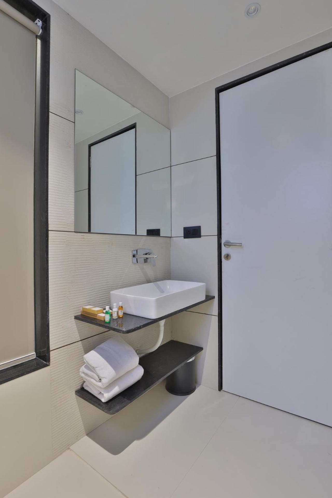 Hotel Elements Surat Luaran gambar