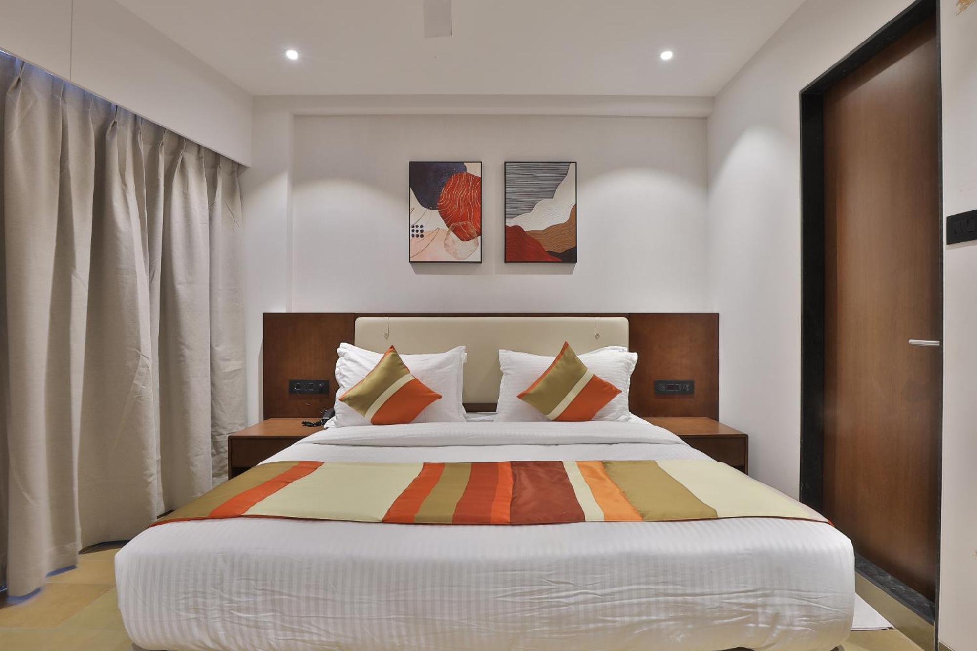 Hotel Elements Surat Luaran gambar