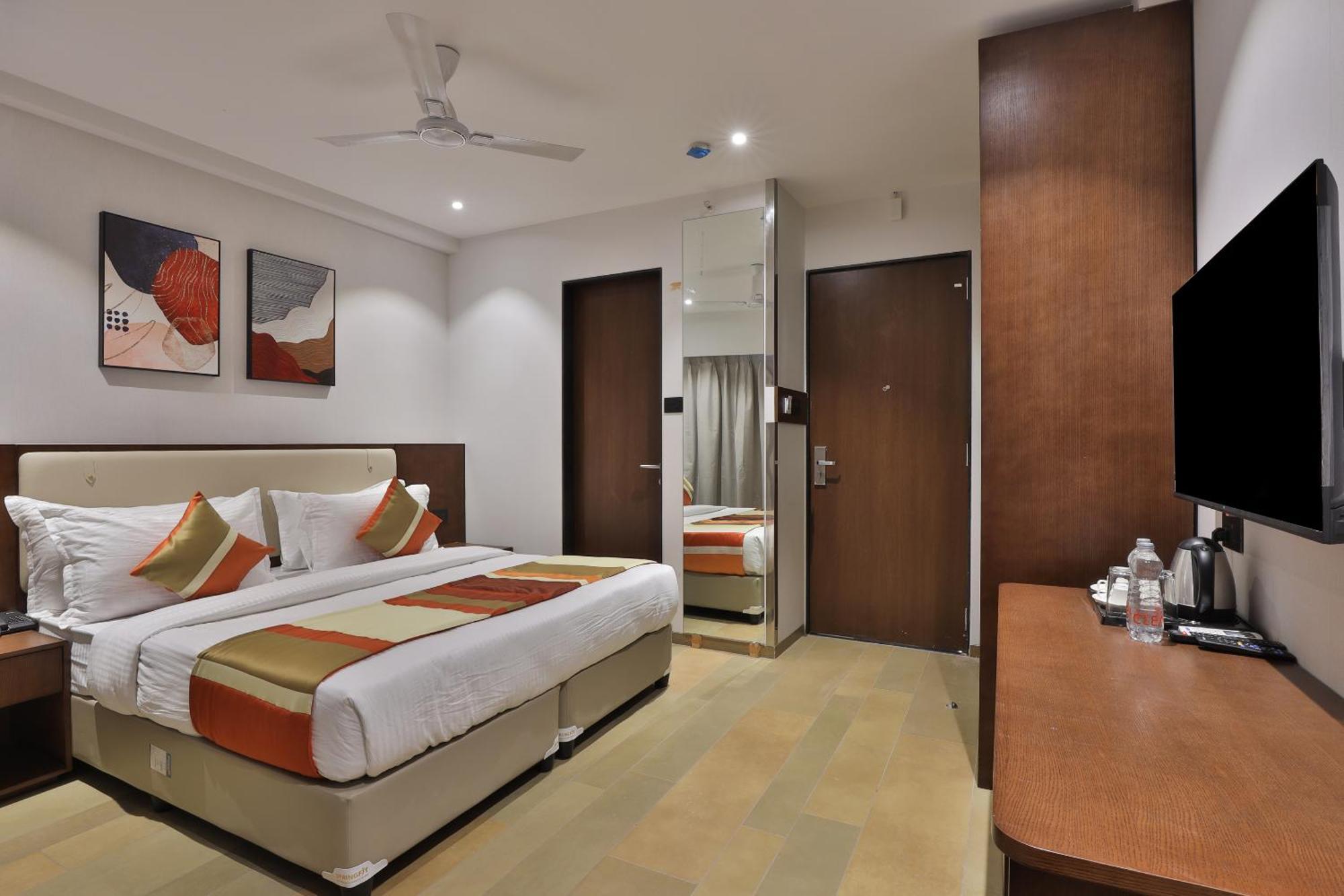 Hotel Elements Surat Luaran gambar