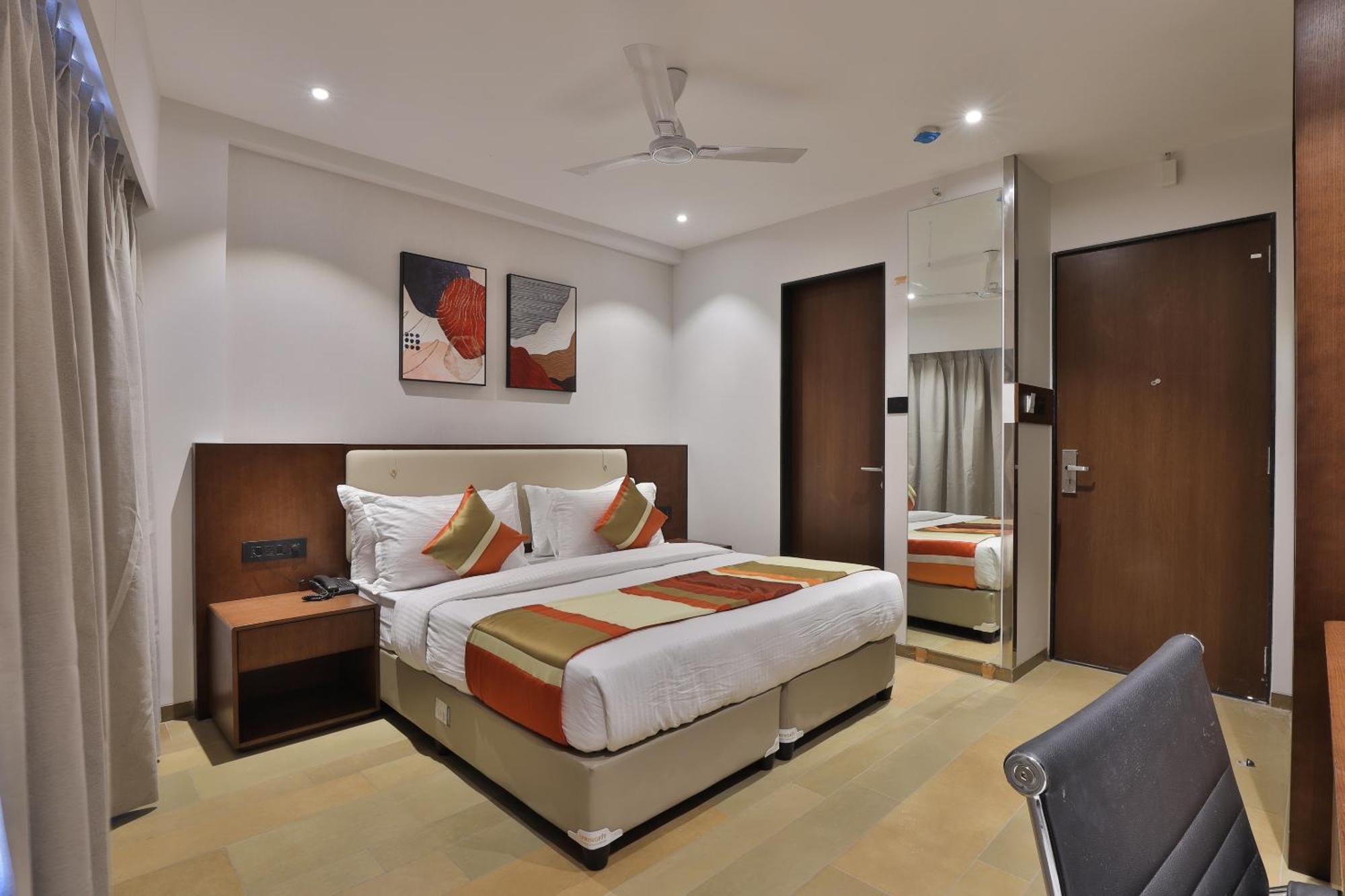Hotel Elements Surat Luaran gambar