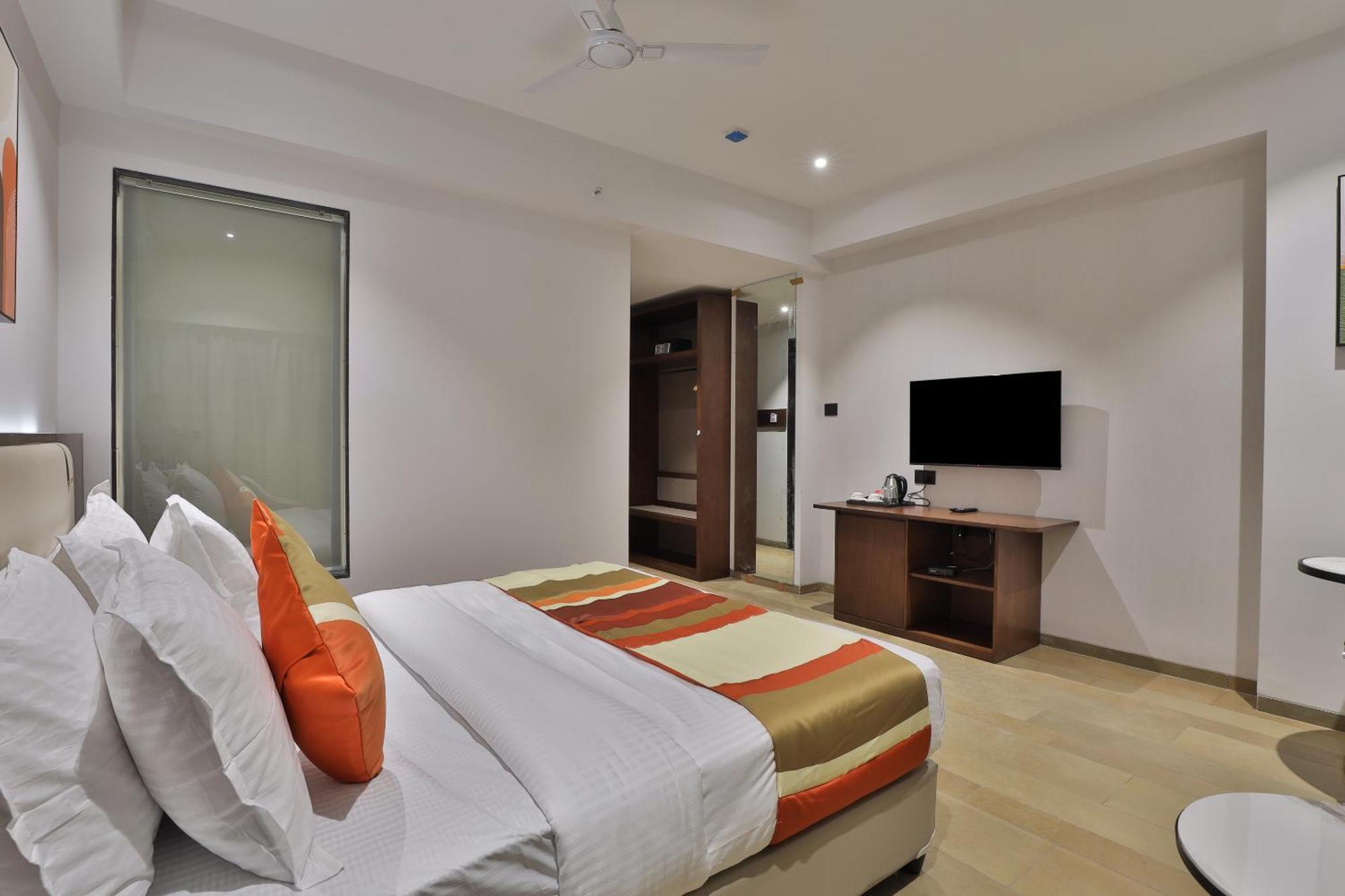 Hotel Elements Surat Luaran gambar