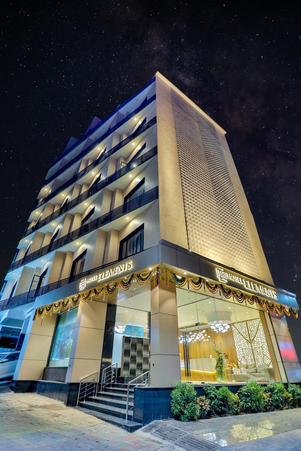 Hotel Elements Surat Luaran gambar