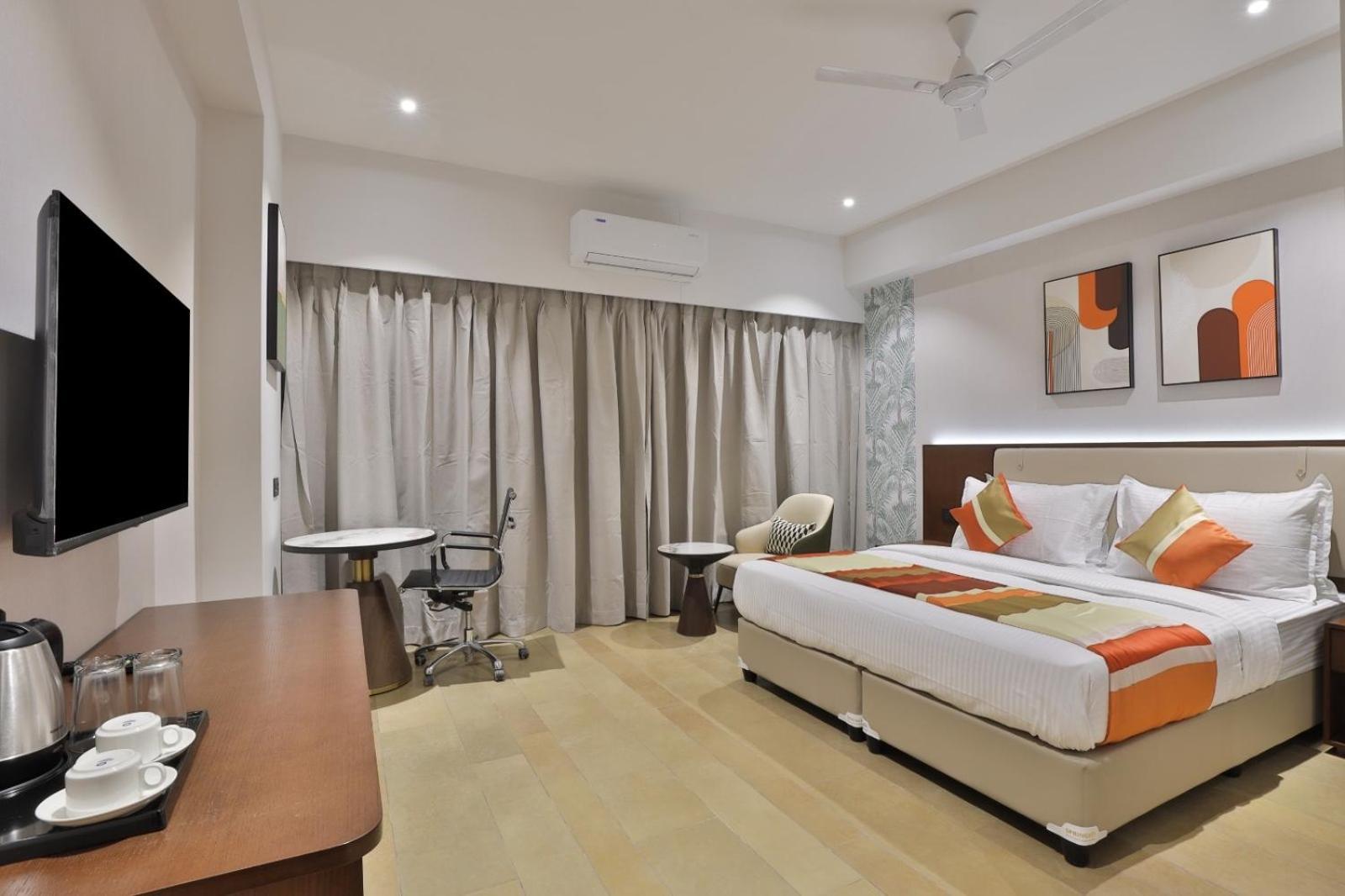 Hotel Elements Surat Luaran gambar